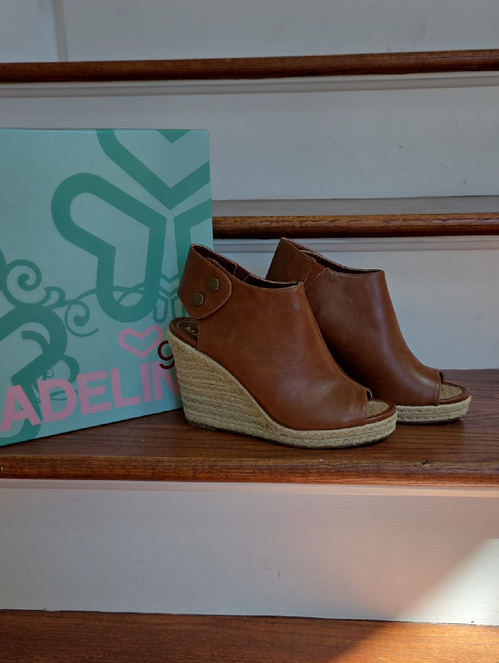Madeline Girl  Metcalf Walnut Wedge Platform Sandals Size 7 NIB